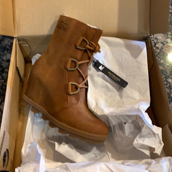 Sorel Shoes - BRAND NEW, NEVER WORN, JOAN OF ARCTIC WEDGE II, SZ 5, COLOR-ICED TEA/THE GLACÉ.